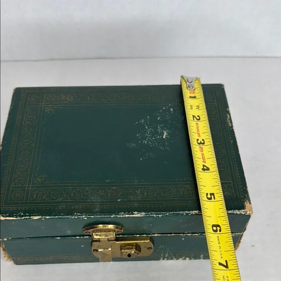 Vintage Green Jewelry Box with Gold Accents with Key - Picture 5 of 9